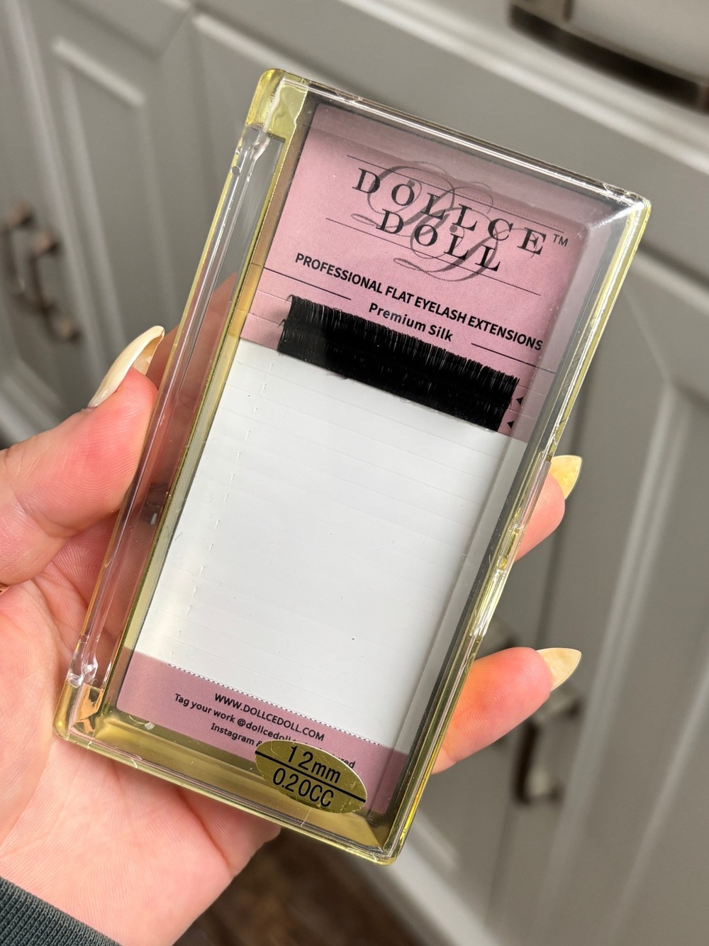 Dollce Doll Professional Flat Eyelash Extensions Premium Silk .20 CC 12mm